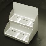 使い捨てではない、繰り返し使える紙製販売什器